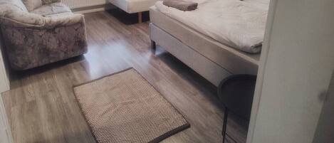 WiFi, bed sheets