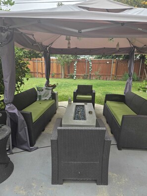 Terrace/patio - Fabulous private room with private shower AC in vibrant Los Angeles neighborhood (Los Angeles)