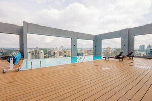 Outdoor pool, a heated pool - Cozy 1 Bedroom in Westlands. City Views on 13th floor + Pool + Gym + Sofa-bed (Nairobi)
