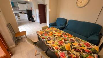 Comfort Triple Room, Garden View | Ruang tamu