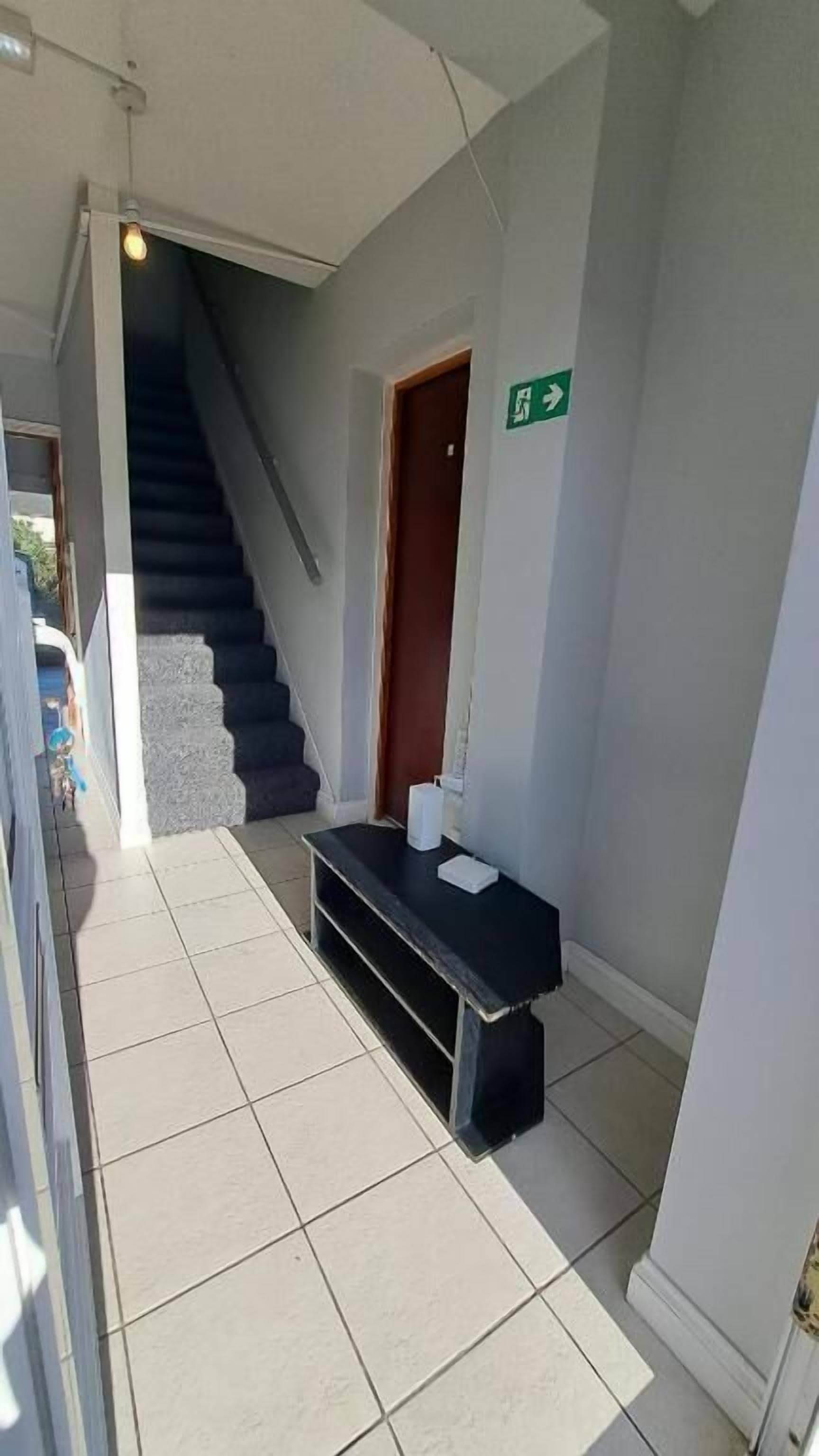 Single Room | Bahagian dalam