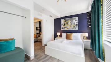Familienapartment, 2 Schlafzimmer, 2 Bäder (Self check-in) | Schreibtisch, Verdunkelungsvorhänge, Bügeleisen/Bügelbrett