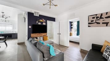Family Apartment, 2 Bedrooms, 2 Bathrooms (Self check-in) | Living area