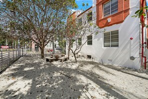 Terrace/patio - Drexel Apts by At Mine Hospitality (Miami Beach)