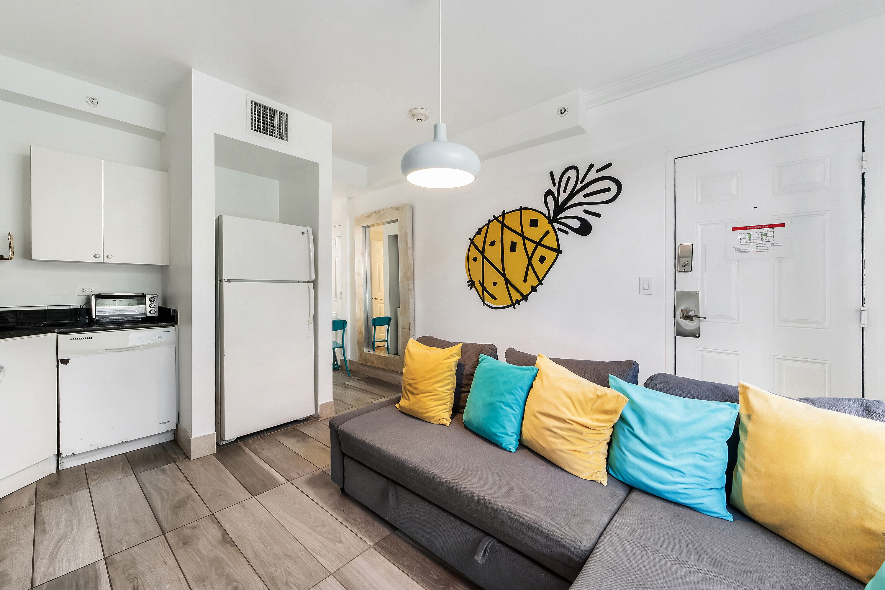 Familie appartement, 1 queensize bed met slaapbank, keuken (Self check-in) | Woonruimte | Een 55-inch smart-tv met digitale zenders