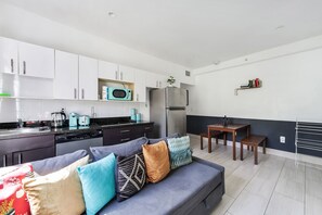 Appartement Classique, 2 chambres, cuisine (Self check-in) | Coin séjour