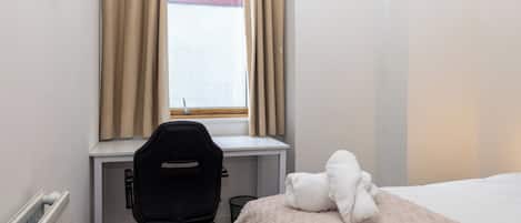 Iron/ironing board, WiFi, bed sheets
