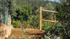 A wooden staircase leading to a balcony with a metal railing, surrounded by lush greenery and a hilly landscape. - Ordem de Cristo Suite - Rural Tourism with terrace and river view (Dornes)