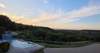 Dallas Studio spectacular views-EPIC, Six Flag, Globe Life FIFA AT&T Stadium DFW