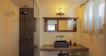 King Dinis "The Trovador" Suite with garden and swimming pool