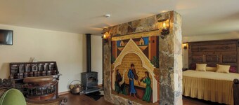 King Dinis "The Trovador" Suite with garden and swimming pool