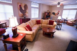 A living room with a sectional sofa, two armchairs, a coffee table, and a lamp. - Cozy 2-bedroom condo in wonderful Emmetsburg (Emmetsburg)