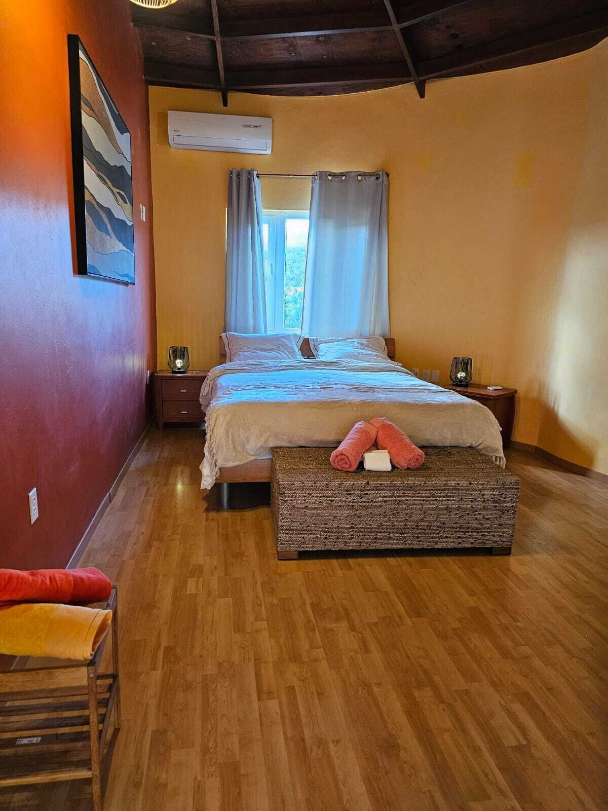 4 bedrooms, desk, iron/ironing board, free WiFi