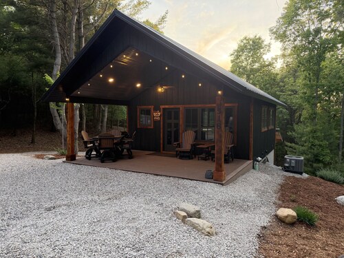 New Build 2-bedroom 2-bath cabin on 2 acres -sleeps 8 near Silverlake Sand Dunes