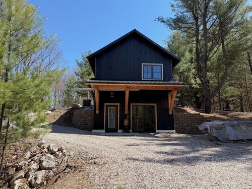 New Build 2-bedroom 2-bath cabin on 2 acres -sleeps 8 near Silverlake Sand Dunes