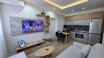 Appartamento familiare, balcone, vista spiaggia | Area soggiorno