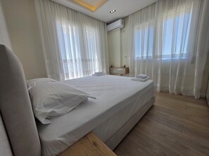 Apartament familiar, balcó, vistes a la platja | Planxa i posts de planxar i wifi gratuïta 