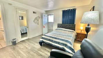 Double Room, 1 Queen Bed, Non Smoking | Desk, laptop workspace, free WiFi