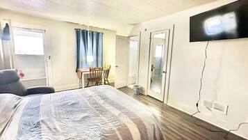 Double Room, 1 Queen Bed, Non Smoking | Desk, laptop workspace, free WiFi