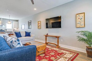 TV, offices - Brand New Retreat N Five Points・Near Downtown (Nashville)