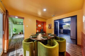 Dining - Kaleo - Pickleball | Pool | Hot Tub | Central Spot (Irving)