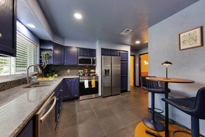 Fridge, microwave, oven, stovetop - Kaleo - Pickleball | Pool | Hot Tub | Central Spot (Irving)