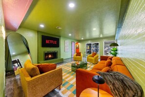 Interior - Kaleo - Pickleball | Pool | Hot Tub | Central Spot (Irving)