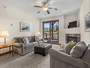 Smart TV - Cozy 1-bedroom condo in wonderful Breckenridge across road from golf course! (Breckenridge)