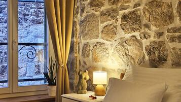 Apartment Festum 1 | In-room safe, desk, laptop workspace, blackout drapes