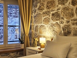 Apartment Festum 1 | In-room safe, desk, laptop workspace, blackout drapes - Apartmani Festum (Šibenik)