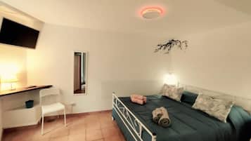 Standard Room, Balcony | Free WiFi