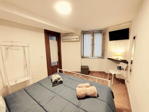 Standard Room, Balcony - The Second Floor (Napoli)