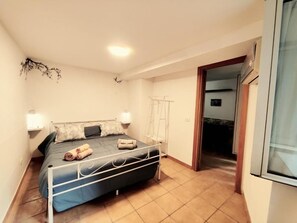 Standard Room, Balcony | Free WiFi - The Second Floor (Napoli)