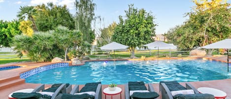 Piscine extérieure, piscine chauffée
