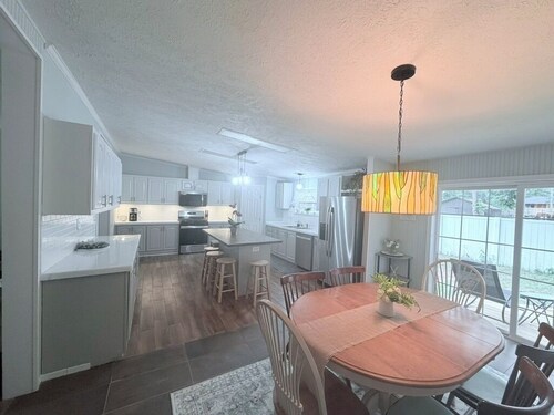 Delightful 4-bedroom house across from Warren Dunes!