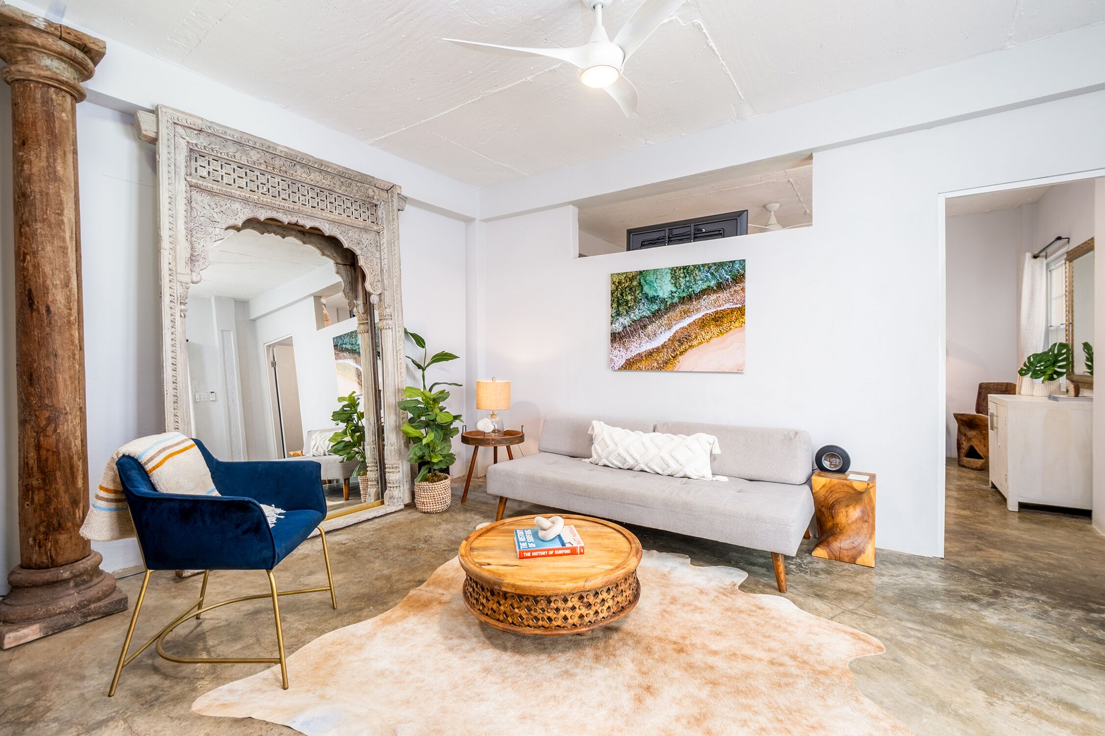 Deluxe Apartment, Pool View | Living area