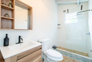 Departamento Deluxe, vista a la alberca | Baño