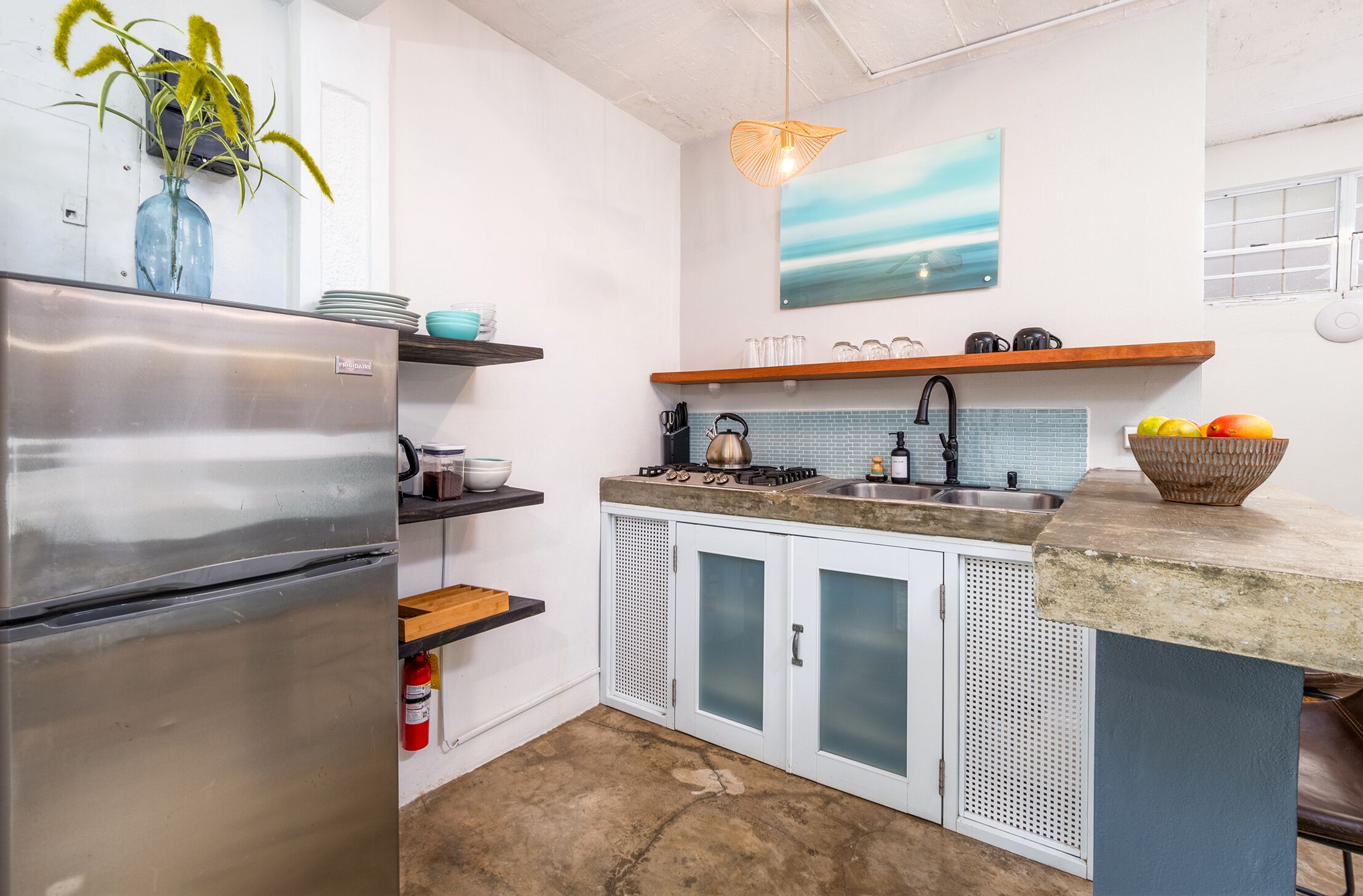 Deluxe Apartment, Pool View | Private kitchen