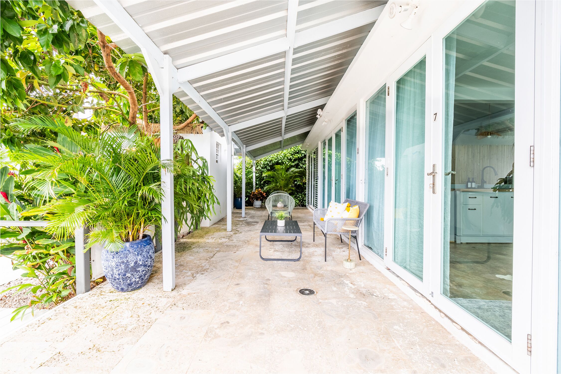 Apartemen Deluks, pemandangan kolam renang | Teras/patio