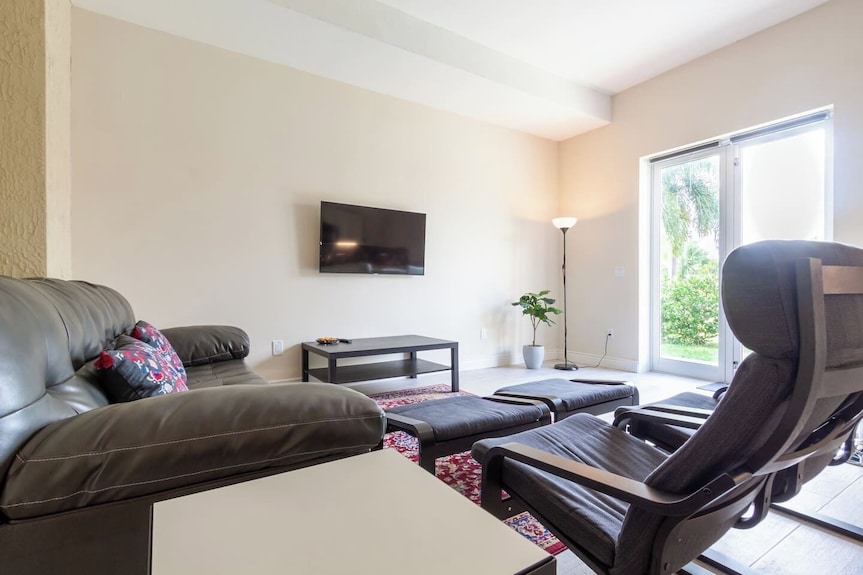 Poolside Boutique Guest House | Fort Lauderdale - Davie, FL