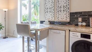 Fridge, microwave, stovetop, dishwasher