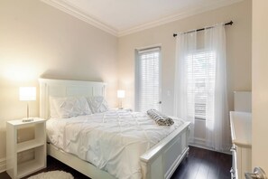 WiFi, bed sheets - Poolside Boutique Guest House | Fort Lauderdale (Fort Lauderdale)