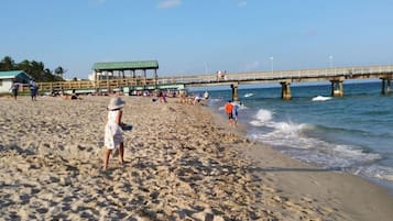 Una spiaggia nelle vicinanze