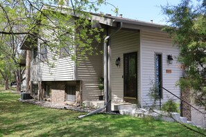 Exterior - Serene & stylish living space. (Eden Prairie)