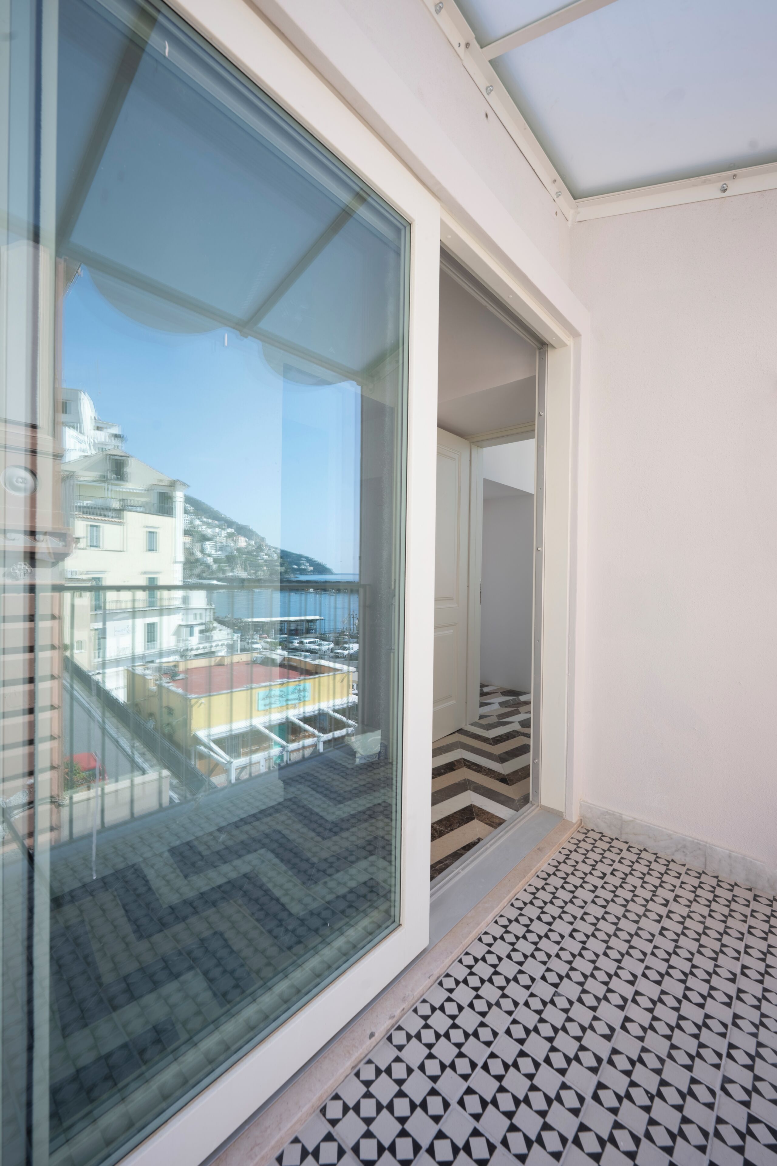 Suite junior, vistas parciales al mar | Interior