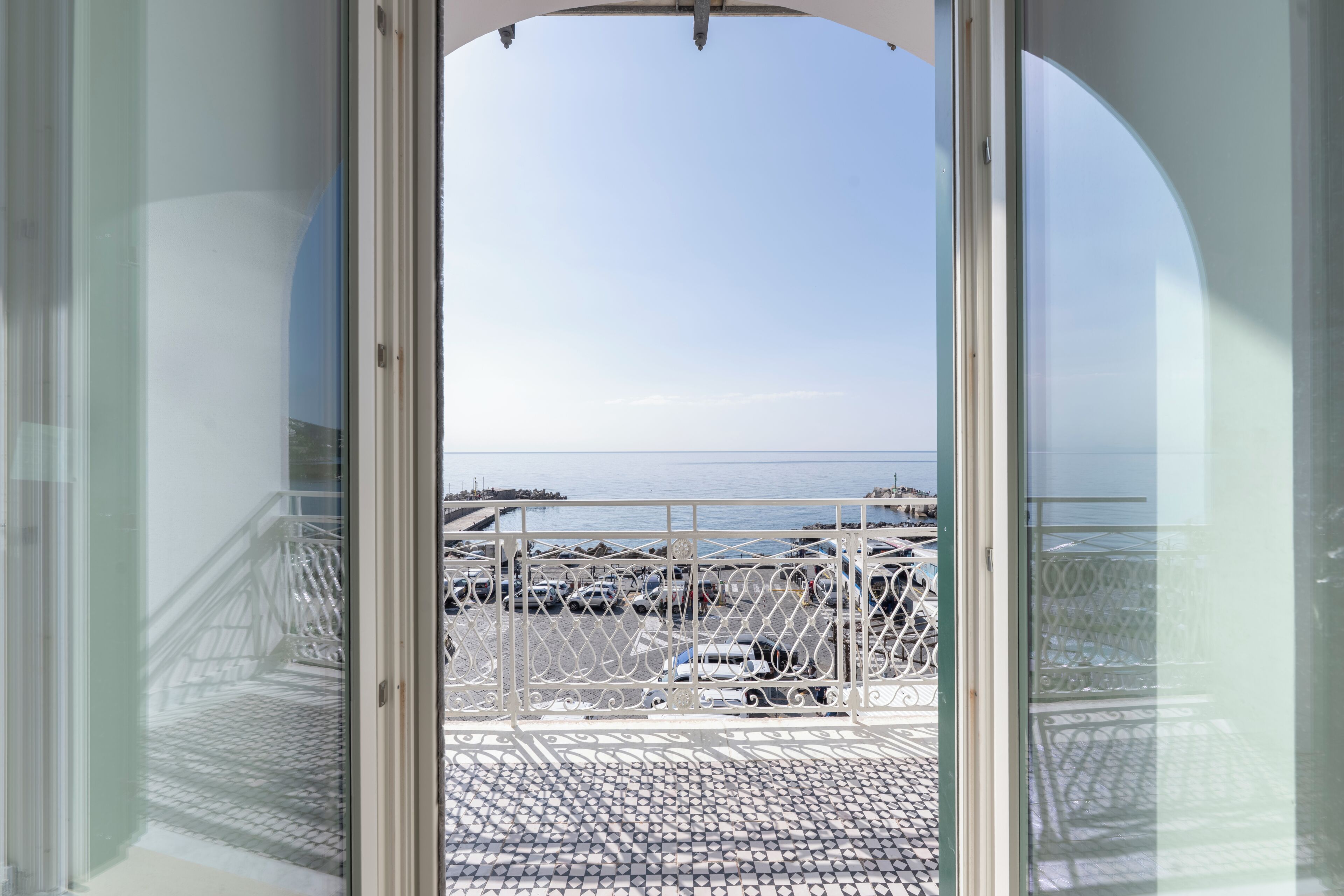 Panoramic Suite, Balcony, Sea View | Interior