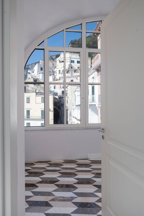 Panoramic-Apartment, Balkon, Meerblick | Innenbereich