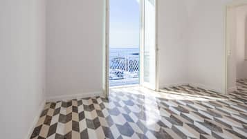 Suite Panoramique, balcon, vue mer | Intérieur