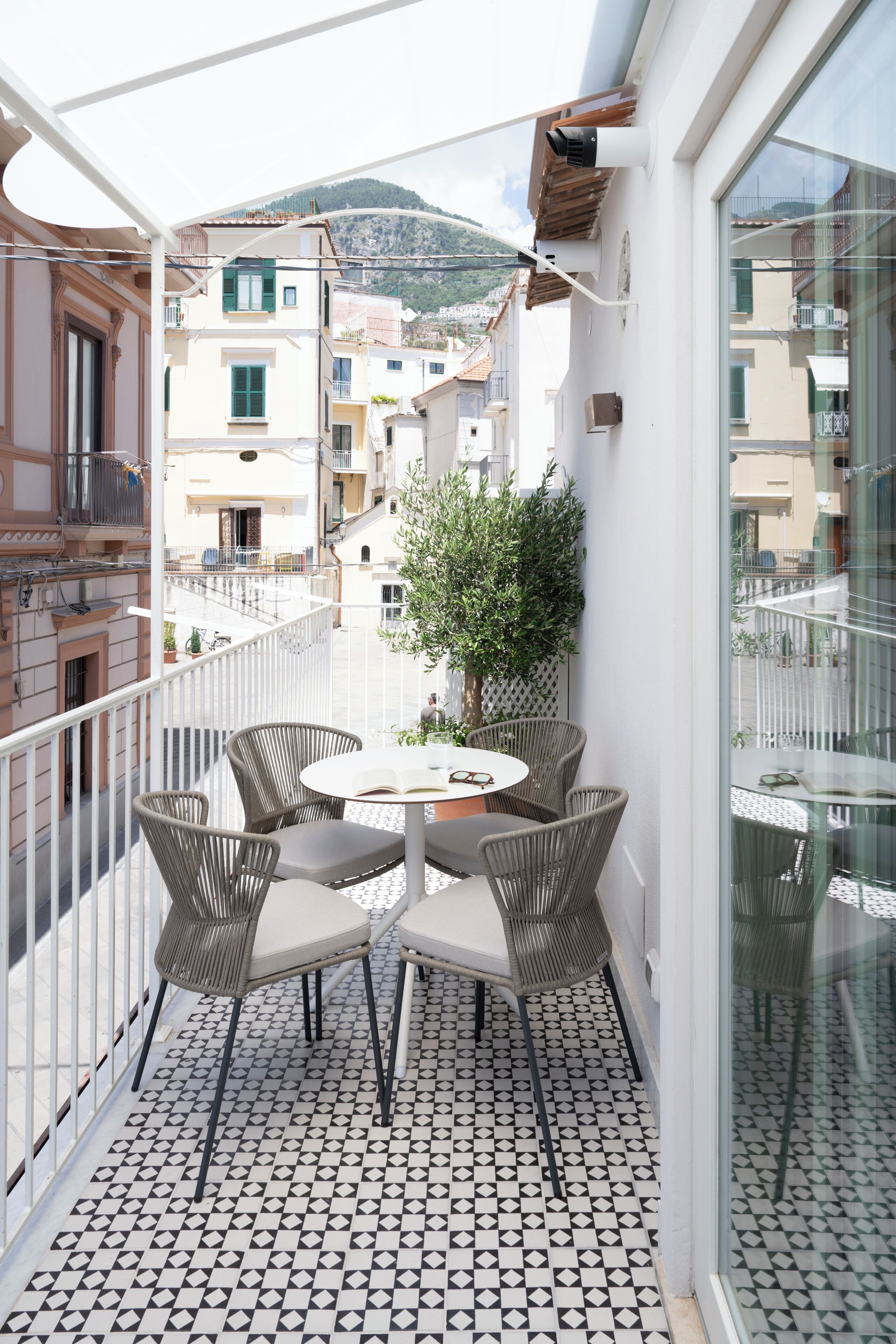 Apartamento panorâmico, sacada, vista para o mar | Terraço/pátio