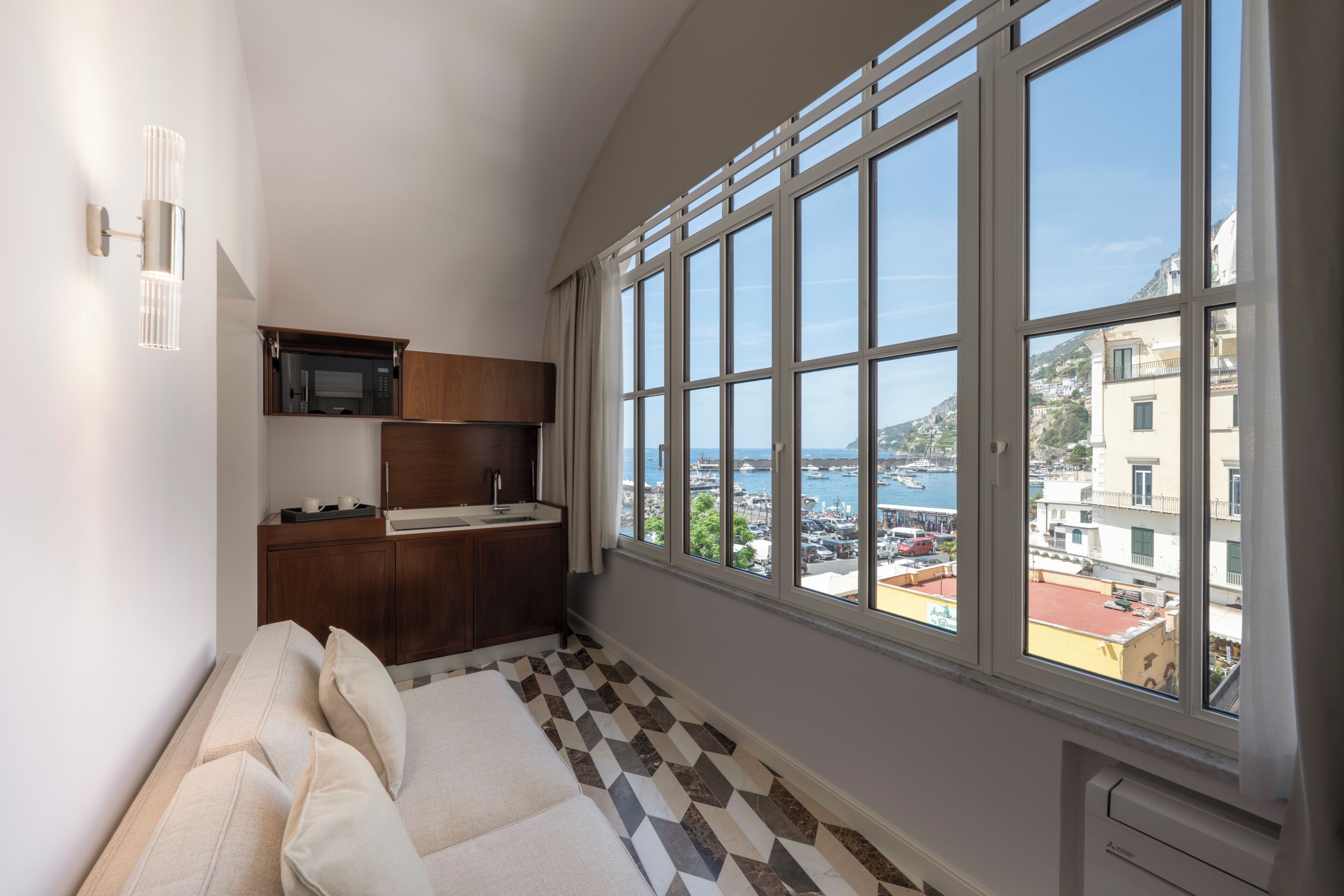 Appartamento panoramico, balcone, vista mare | Cucina privata